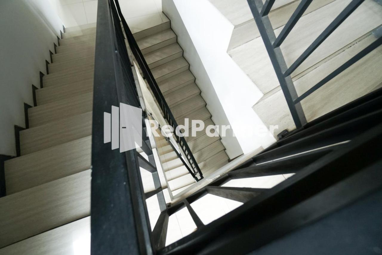 Toba Mansion Syariah Near Benhil Redpartner Hotel Jacarta Exterior foto