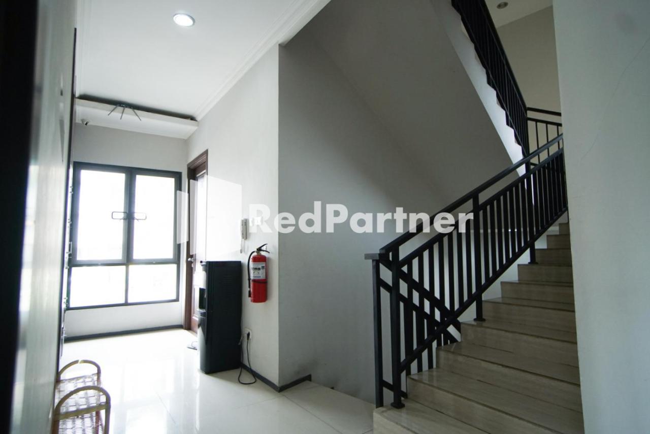 Toba Mansion Syariah Near Benhil Redpartner Hotel Jacarta Exterior foto